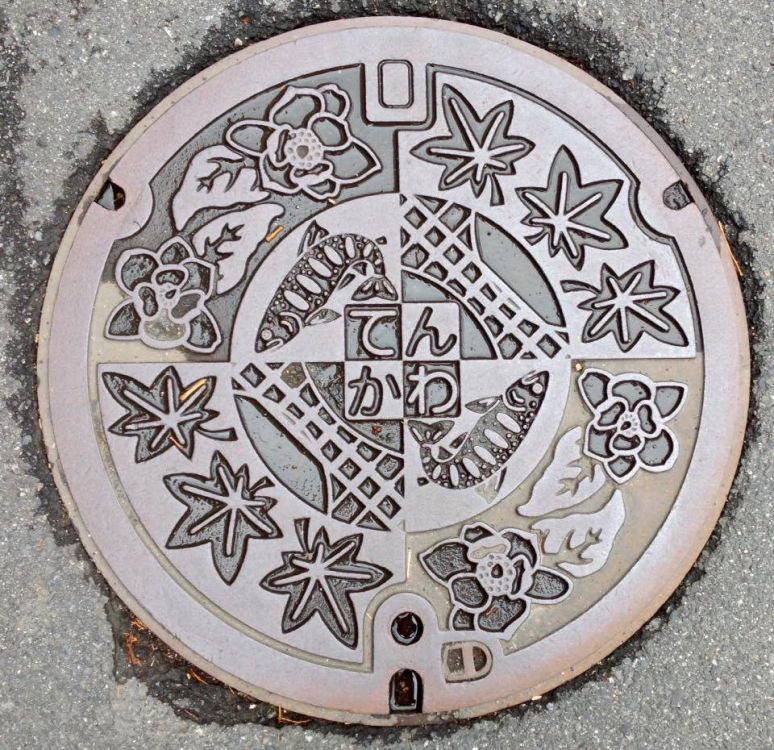 Декоративная крышка на люк и канализационный колодец: как ...