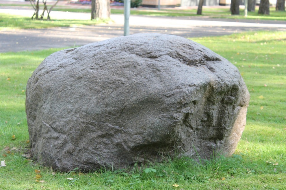 Камень на букву т. Огромный камень. Камень валун. Большой булыжник. Огромный булыжник.