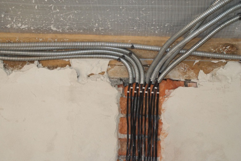 Как демонтировать старую электропроводку?