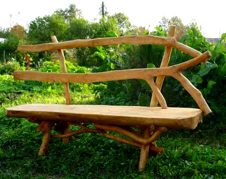 Садовая мебель из дерева, веток, пеньков и коряг
