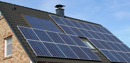 солнечные батареи на крыше дома