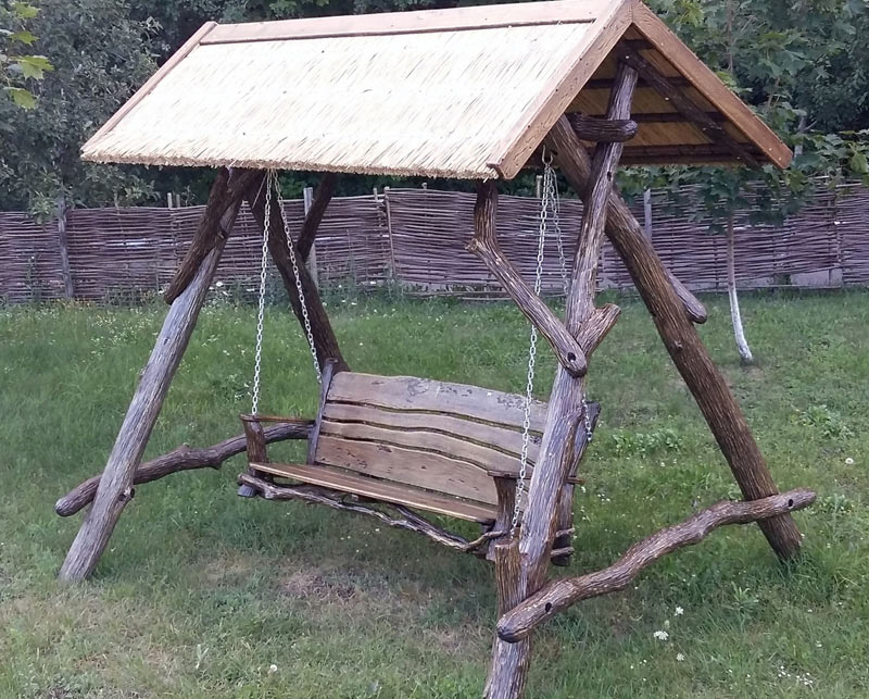 Делаем деревянные садовые качели на даче