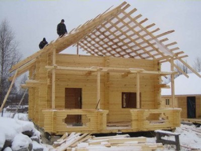 строительство деревянного дома осенью